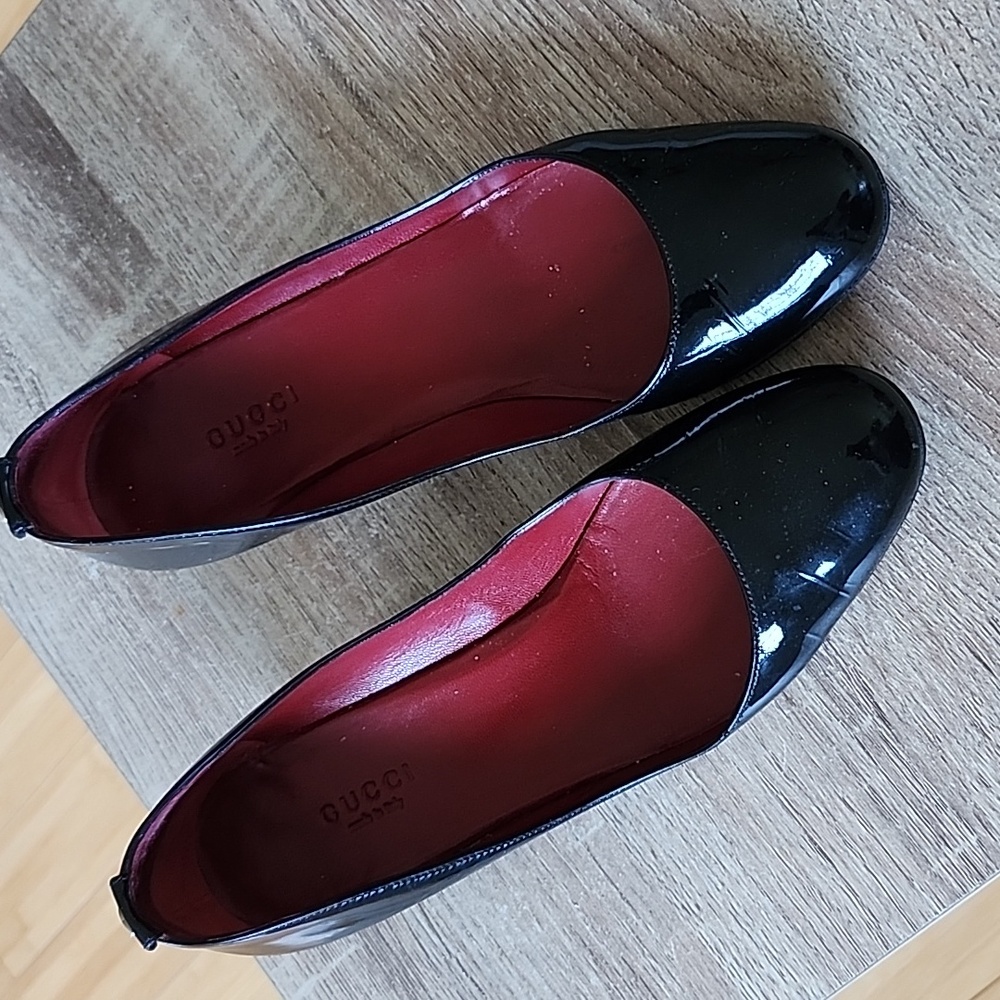 Gucci black patent wedges
